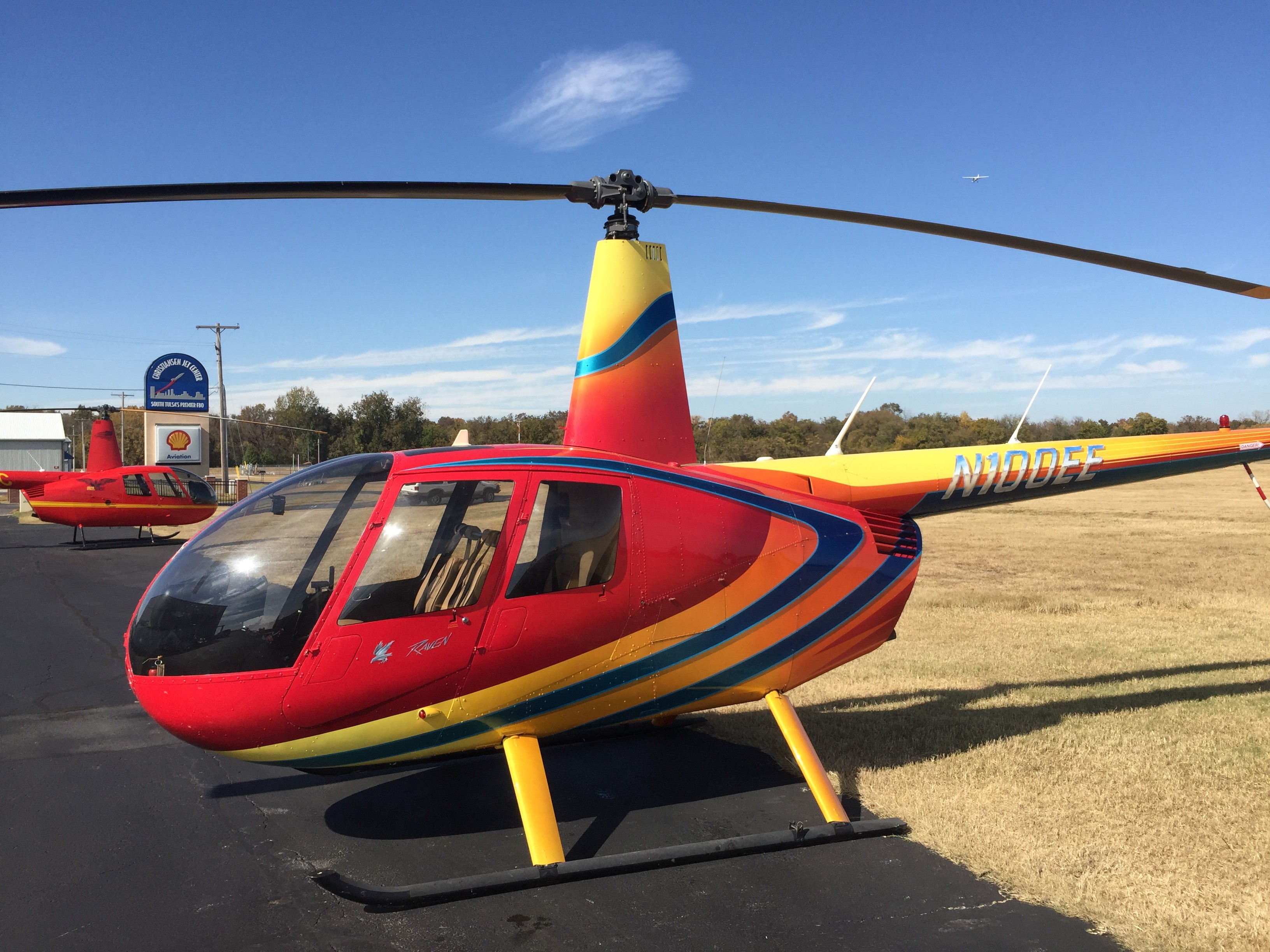 Четырёх канальный портативный оборудование. Robinson r44 03052016. Robinson r44. R 44 e. X-1 raven самолет.